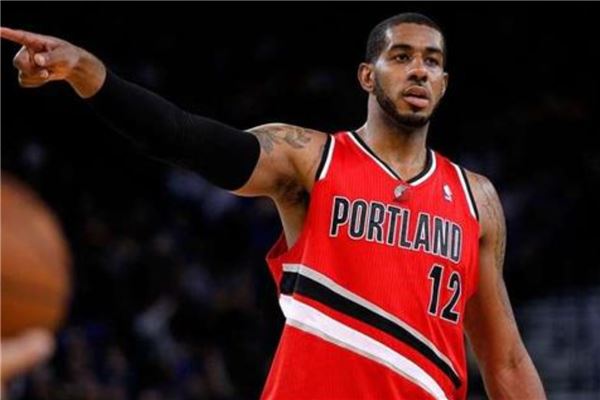 攻篮下时 攻篮下时